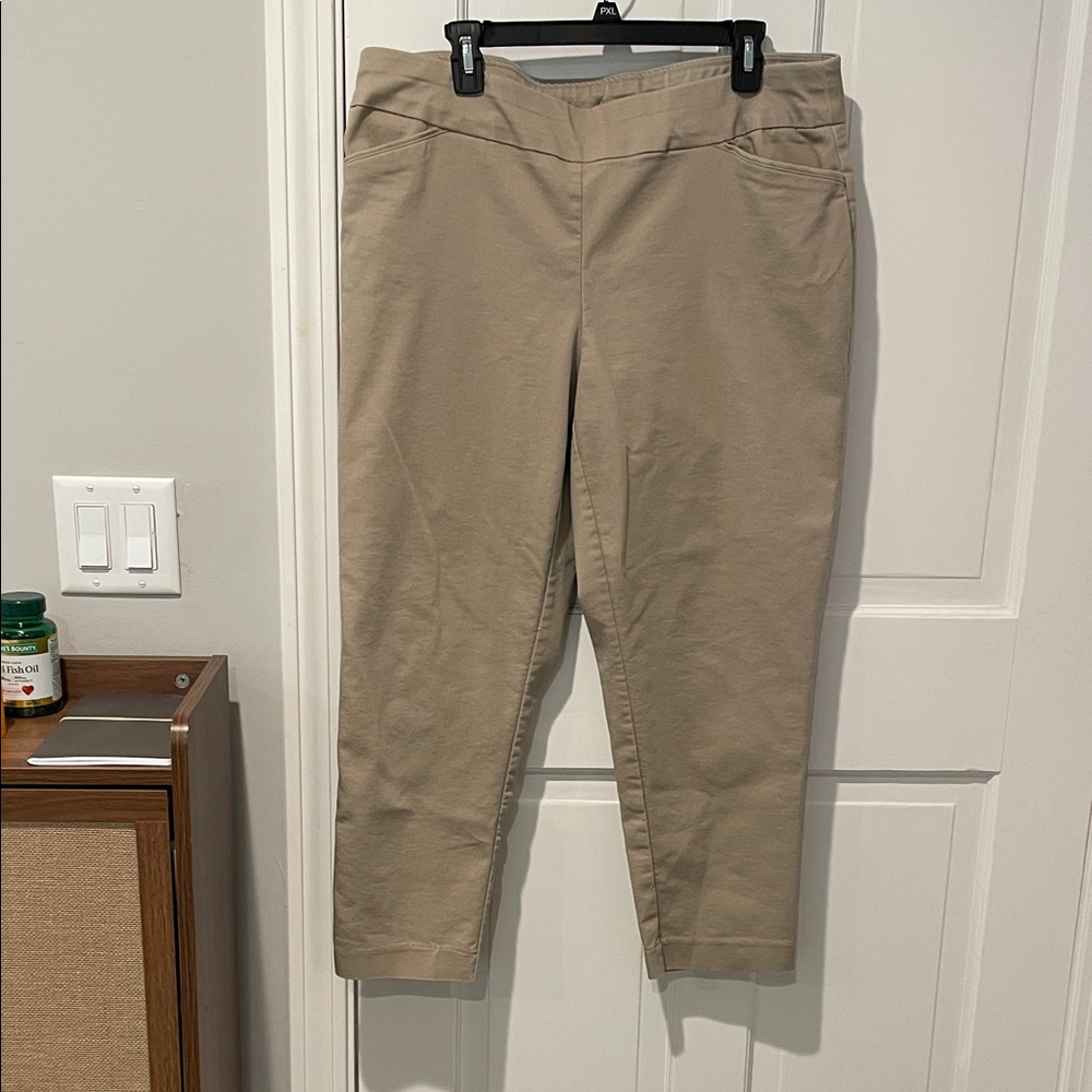 Croft & Barrow Women's Plus Short Pants - Tan